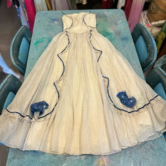 Queen of Shabby Chic Gown - Picture 1 of 16